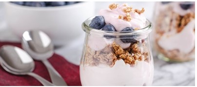 En energirik yoghurtfrukost